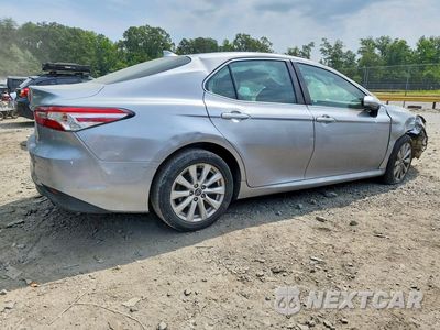 Trzecie zdjęcie samochodu z tyłu: 2020 TOYOTA CAMRY LE VIN:4T1C11AK6LU942756 - miniatura