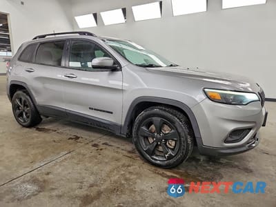 Czwarte zdjęcie samochodu z boku: 2021 JEEP CHEROKEE LATITUDE PLUS VIN:1C4PJLLB1MD151034 - miniatura
