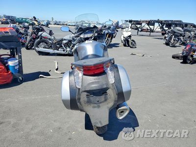 Czwarte zdjęcie samochodu z boku: 2010 HONDA NT700 VA VIN:VTMRC5256AE000182 - miniatura