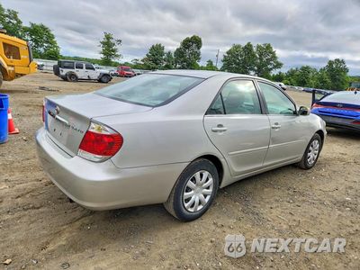 Trzecie zdjęcie samochodu z tyłu: 2005 TOYOTA CAMRY LE VIN:4T1BE32K05U004233 - miniatura