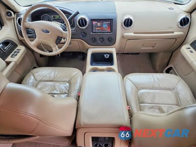Zdjęcie 8 z 13 samochodu: 2006 FORD EXPEDITION XLT VIN:1FMPU16556LA17939 - miniatura