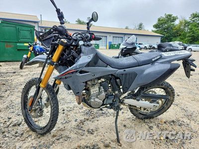 Trzecie zdjęcie samochodu z tyłu: 2025 SUZUKI DR-Z400 S VIN:JS1ER11E0S7101619 - miniatura