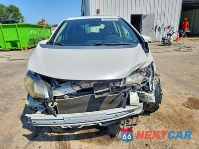 Piąte zdjęcie samochodu w środku: 2016 HONDA FIT EX VIN:JHMGK5H77GX013951 - miniatura