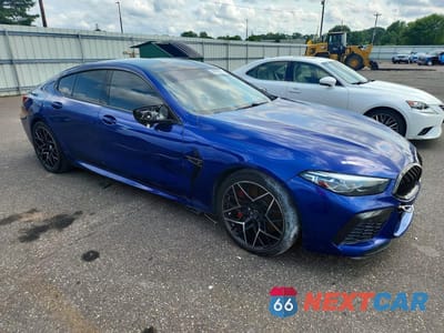 Czwarte zdjęcie samochodu z boku: 2022 BMW M8 VIN:WBSGV0C0XNCH03263 - miniatura