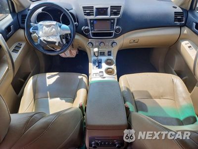 Zdjęcie 8 z 13 samochodu: 2013 TOYOTA HIGHLANDER SE VIN:5TDBK3EH0DS184636 - miniatura