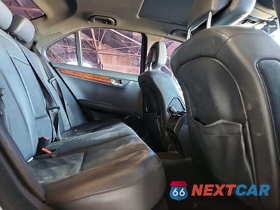 Zdjęcie 10 z 12 samochodu: 2011 MERCEDES-BENZ C 300 VIN:WDDGF5EB7BA518128 - miniatura