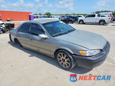 Czwarte zdjęcie samochodu z boku: 1998 TOYOTA CAMRY LE VIN:4T1BG22K9WU355521 - miniatura