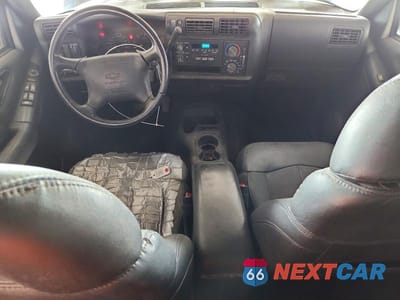 Zdjęcie 8 z 13 samochodu: 1995 CHEVROLET BLAZER VIN:1GNDT13W3S2253973 - miniatura