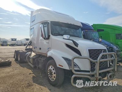 Czwarte zdjęcie samochodu z boku: 2022 VOLVO VNL SEMI TRUCK VIN:4V4NC9EH5NN291237 - miniatura