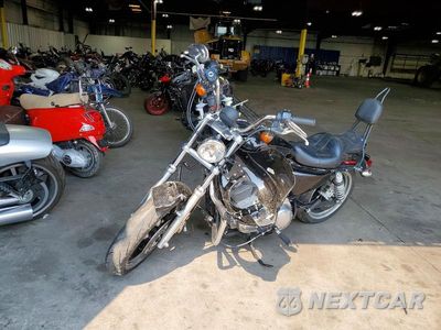 Trzecie zdjęcie samochodu z tyłu: 2019 HARLEY-DAVIDSON XL883 L VIN:1HD4CR214KC413588 - miniatura