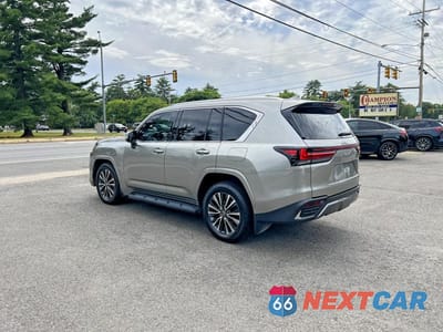 Trzecie zdjęcie samochodu z tyłu: 2023 LEXUS LX 600 PREMIUM VIN:JTJAB7CX1P4024534 - miniatura