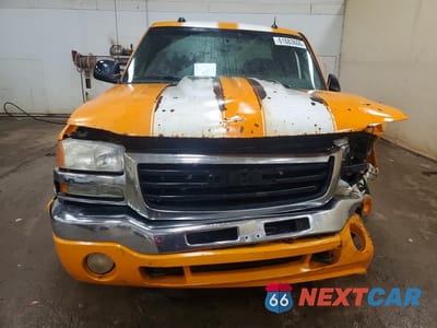Piąte zdjęcie samochodu w środku: 2004 GMC NEW SIERRA C1500 VIN:1GTEC19T34Z269336 - miniatura