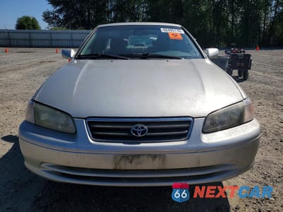 Piąte zdjęcie samochodu w środku: 2001 TOYOTA CAMRY LE VIN:4T1BG22KX1U864705 - miniatura