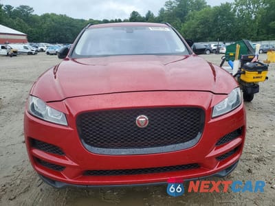 Piąte zdjęcie samochodu w środku: 2017 JAGUAR F-PACE PREMIUM VIN:SADCJ2BN1HA097606 - miniatura