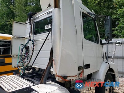 Zdjęcie 13 z 13 samochodu: 2014 VOLVO VNM SEMI TRUCK VIN:4V4M19EG2EN182520 - miniatura
