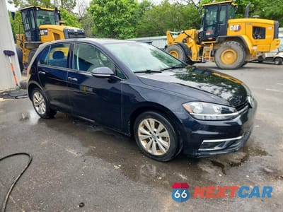 Czwarte zdjęcie samochodu z boku: 2018 VOLKSWAGEN GOLF S VIN:3VWB17AU5JM296130 - miniatura