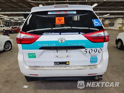 Zdjęcie 6 z 14 samochodu: 2020 TOYOTA SIENNA L VIN:5TDZZ3DC3LS036785 - miniatura