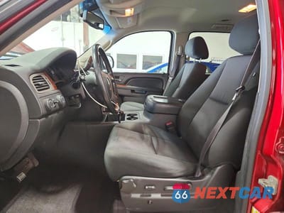 Zdjęcie 7 z 13 samochodu: 2013 CHEVROLET SUBURBAN K1500 LS VIN:1GNSKHE75DR343256 - miniatura