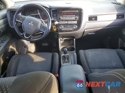 Zdjęcie 8 z 13 samochodu: 2016 MITSUBISHI OUTLANDER ES VIN:JA4AD2A3XGZ025789 - miniatura