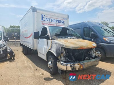 Czwarte zdjęcie samochodu z boku: 2025 CHEVROLET EXPRESS BOX TRUCK VIN:1HA3GTF70SN022340 - miniatura