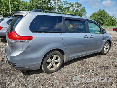 Trzecie zdjęcie samochodu z tyłu: 2013 TOYOTA SIENNA LE VIN:5TDKK3DC6DS339387 - miniatura