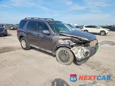 Czwarte zdjęcie samochodu z boku: 2010 FORD ESCAPE XLT VIN:1FMCU0DG2AKC42685 - miniatura