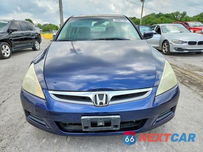 Piąte zdjęcie samochodu w środku: 2007 HONDA ACCORD EX VIN:1HGCM56847A145639 - miniatura
