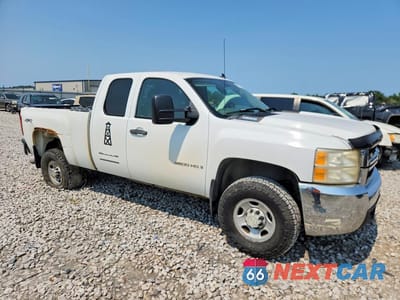 Czwarte zdjęcie samochodu z boku: 2007 CHEVROLET SILVERADO K2500 HEAVY DUTY VIN:1GCHK29K67E505745 - miniatura
