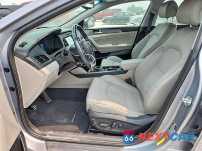 Zdjęcie 7 z 12 samochodu: 2017 HYUNDAI SONATA SPORT VIN:5NPE34AF3HH581287 - miniatura