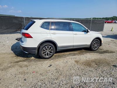 Trzecie zdjęcie samochodu z tyłu: 2020 VOLKSWAGEN TIGUAN VIN:3VV3B7AX1LM085431 - miniatura