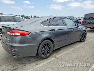 Trzecie zdjęcie samochodu z tyłu: 2019 FORD FUSION SE VIN:3FA6P0HDXKR216167 - miniatura