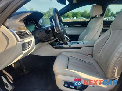 Zdjęcie 7 z 12 samochodu: 2017 BMW 740 I VIN:WBA7E2C58HG740107 - miniatura