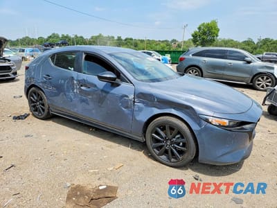 Czwarte zdjęcie samochodu z boku: 2026 MAZDA 3 PREFERRED VIN:JM1BPBLL2T1867064 - miniatura