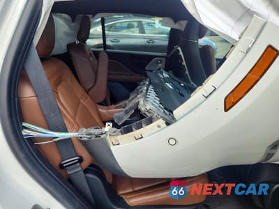 Zdjęcie 11 z 13 samochodu: 2021 LINCOLN AVIATOR RESERVE VIN:5LM5J7XC2MGL06960 - miniatura