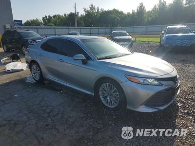 Czwarte zdjęcie samochodu z boku: 2018 TOYOTA CAMRY XLE VIN:4T1B11HK6JU035620 - miniatura
