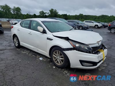 Czwarte zdjęcie samochodu z boku: 2013 KIA OPTIMA LX VIN:KNAGM4A77D5395726 - miniatura