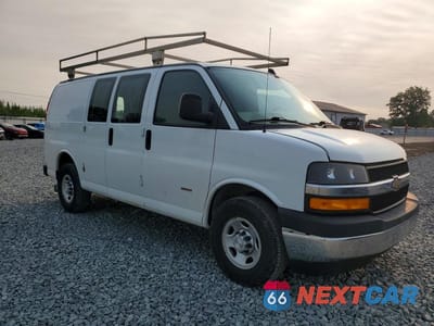 Czwarte zdjęcie samochodu z boku: 2019 CHEVROLET EXPRESS G2500 VIN:1GCWGAF1XK1254985 - miniatura