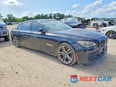 Czwarte zdjęcie samochodu z boku: 2013 BMW 750 LI VIN:WBAYE8C55DD133780 - miniatura