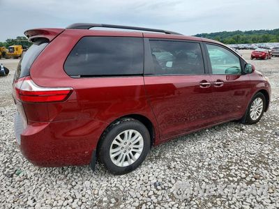 Trzecie zdjęcie samochodu z tyłu: 2016 TOYOTA SIENNA XLE 8-PASSENGER VIN:5TDYK3DC8GS740311 - miniatura