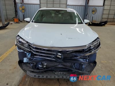 Piąte zdjęcie samochodu w środku: 2020 VOLKSWAGEN PASSAT SE VIN:1VWWA7A32LC004804 - miniatura
