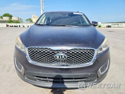 Piąte zdjęcie samochodu w środku: 2017 KIA SORENTO LX VIN:5XYPG4A35HG230262 - miniatura