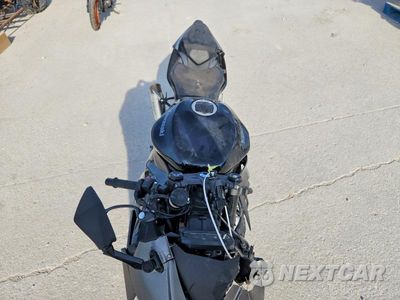 Piąte zdjęcie samochodu w środku: 2026 KAWASAKI ZX636 K VIN:JKBZXJK14TA014728 - miniatura