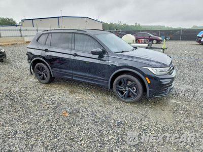 Czwarte zdjęcie samochodu z boku: 2024 VOLKSWAGEN TIGUAN SE R-LINE BLACK VIN:3VVCB7AX4RM194765 - miniatura