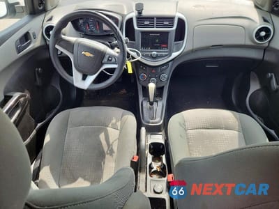 Zdjęcie 8 z 12 samochodu: 2019 CHEVROLET SONIC VIN:1G1JG6SB9K4142918 - miniatura