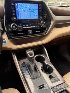 Piąte zdjęcie samochodu w środku: 2020 TOYOTA HIGHLANDER HYBRID LIMITED VIN:5TDXBRCH9LS013183 - miniatura