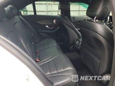 Zdjęcie 10 z 12 samochodu: 2015 MERCEDES-BENZ C 300 4MATIC VIN:55SWF4KB9FU009061 - miniatura