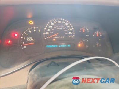 Zdjęcie 9 z 13 samochodu: 2005 CHEVROLET SUBURBAN C1500 VIN:3GNEC16Z55G187349 - miniatura
