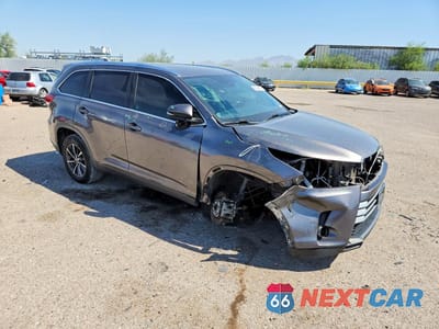 Czwarte zdjęcie samochodu z boku: 2018 TOYOTA HIGHLANDER XLE VIN:5TDKZRFH4JS258715 - miniatura