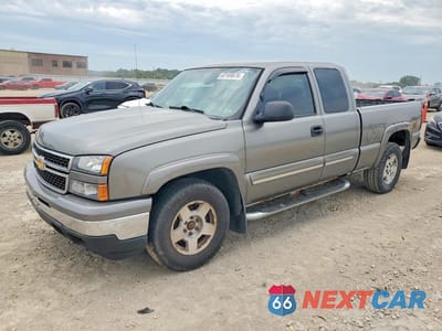 2006 CHEVROLET SILVERADO K1500 1GCEK19Z06Z256294 - główne zdjęcie licytacji z USA - miniatura