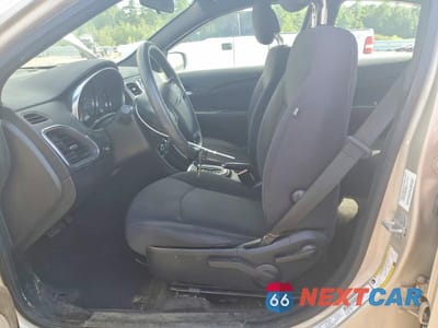 Zdjęcie 7 z 12 samochodu: 2014 CHRYSLER 200 LX VIN:1C3CCBAB3EN124097 - miniatura